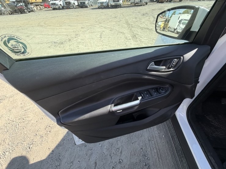2015-ford-escape-se-image-24