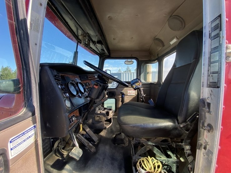 2004-kenworth-w900-image-12