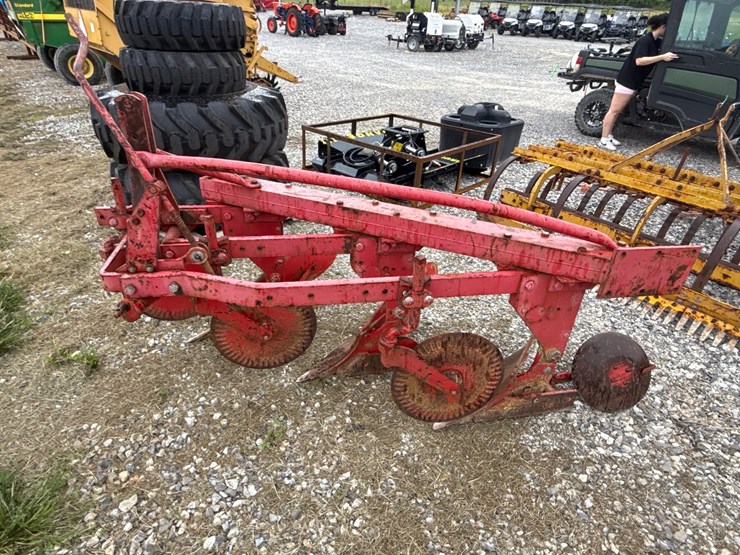 massey-ferguson-82-image-1
