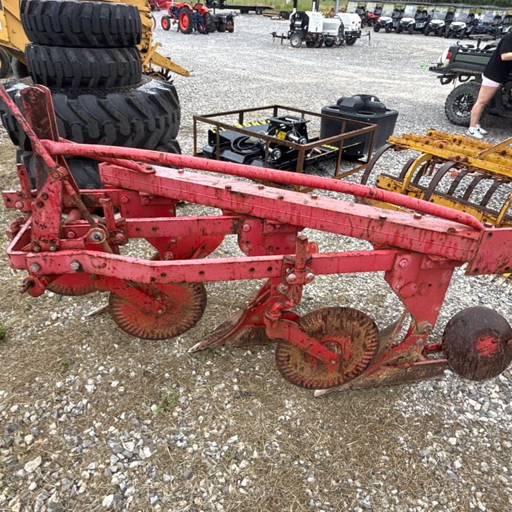MASSEY-FERGUSON 82