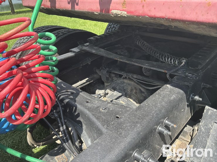 2013-peterbilt-388-image-18