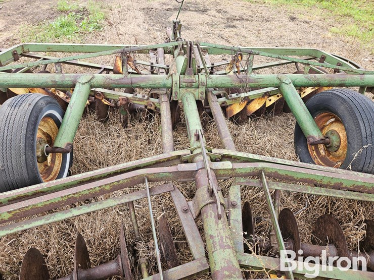 john-deere-12-image-15