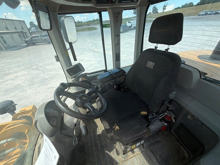 2015-caterpillar-924k-image-17
