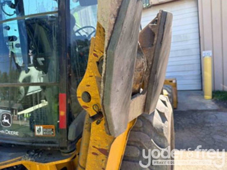2022-deere-410l-image-19