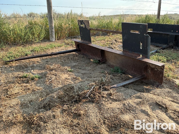 skid-steer-bale-spear-attachment-image-1