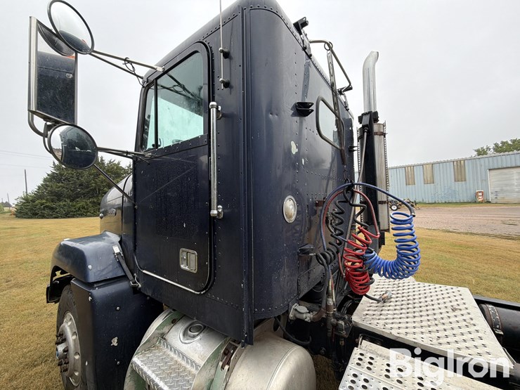 1992-freightliner-fld120-image-16