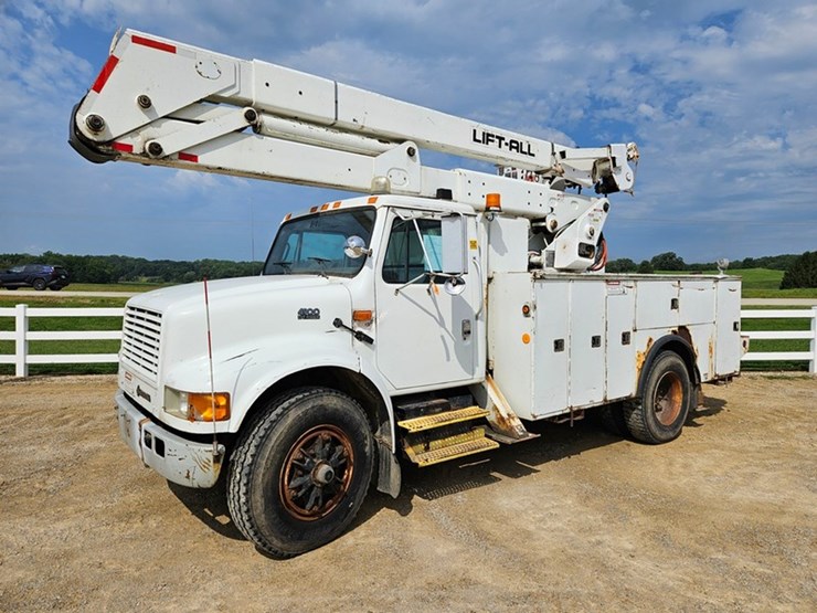 2001-international-4900-image-1