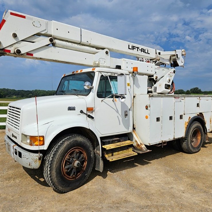 2001 INTERNATIONAL 4900