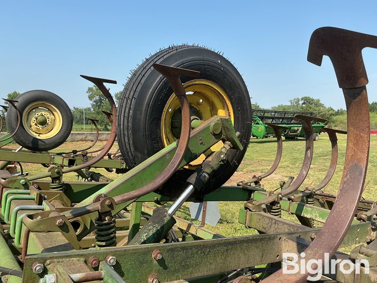 john-deere-26-image-12