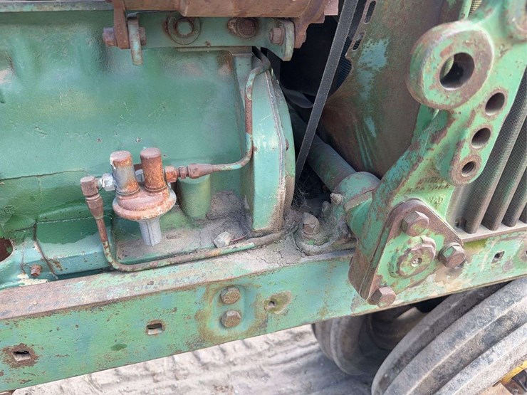 john-deere-3010-image-25