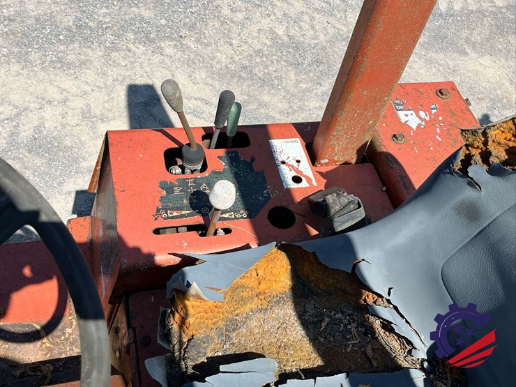 2001-ditch-witch-3700-image-31