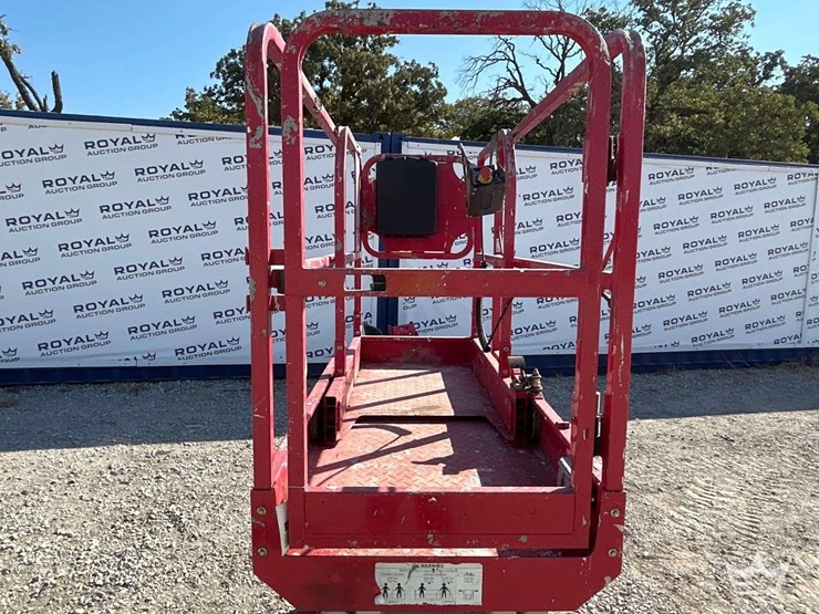 mec-scissor-lift-image-11