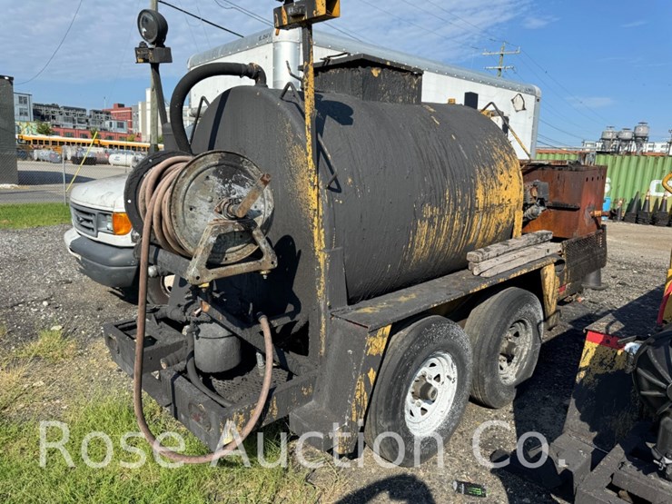 2007-seal-rite-700-gal-seal-coating-unit.-image-5