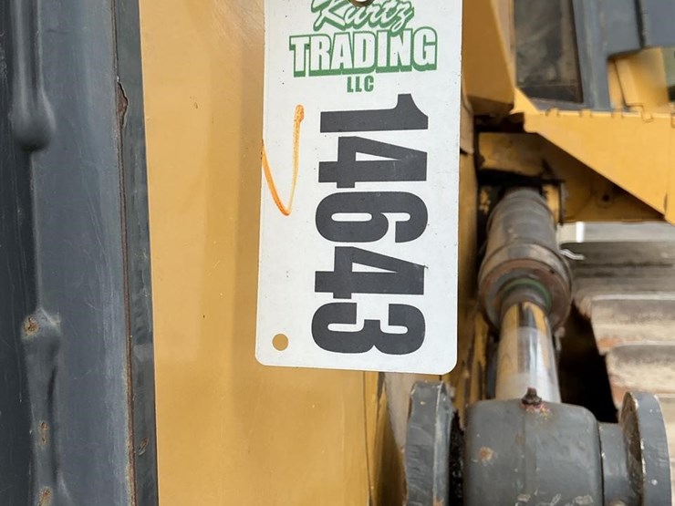 2019-deere-750k-lgp-image-23
