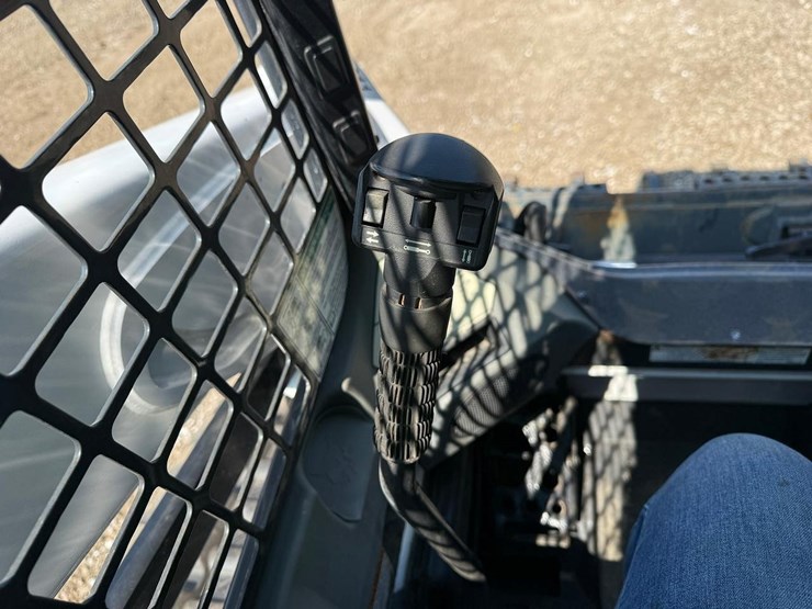 2019-bobcat-t595-image-26