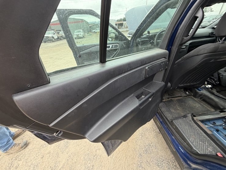 2020-ford-explorer-image-22
