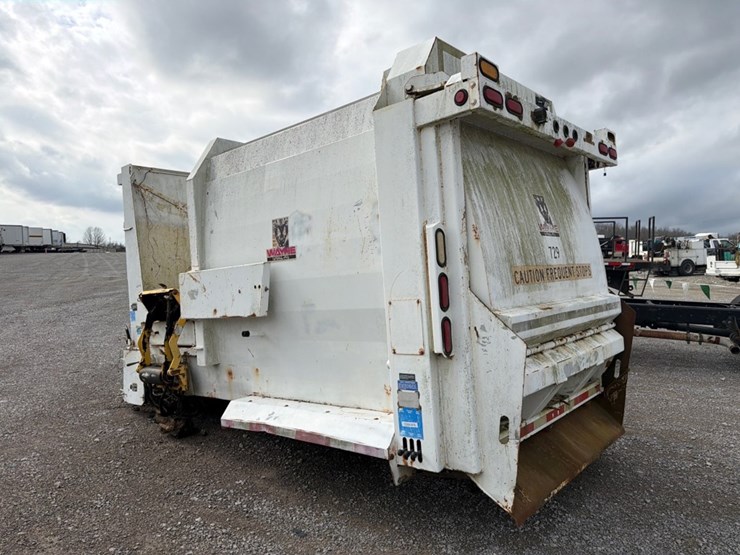 2008-caterpillar-10-image-3