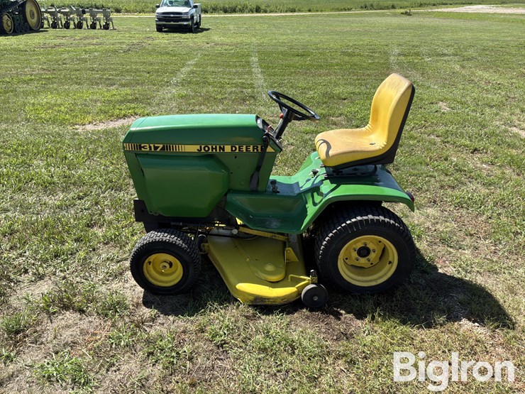 john-deere-317-image-8