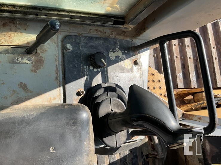 2005-deere-700h-lgp-image-14