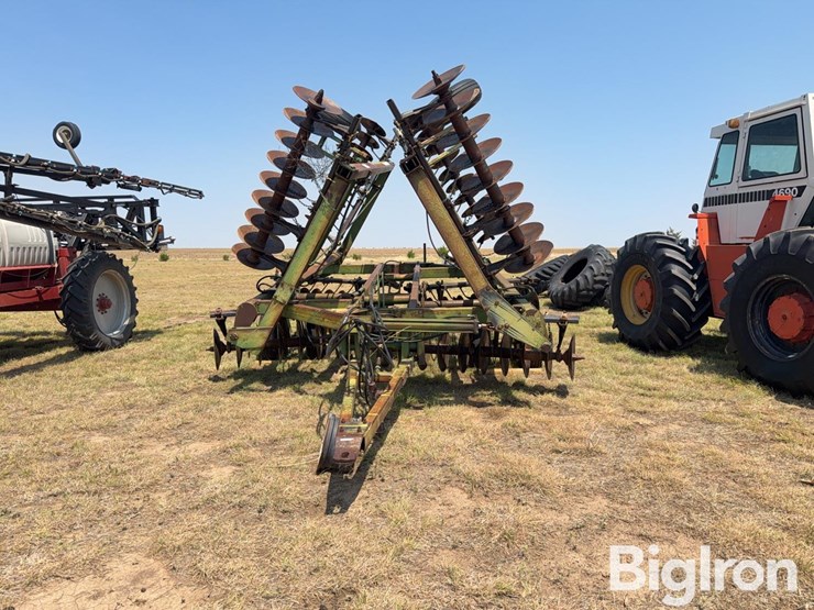 john-deere-330-image-2