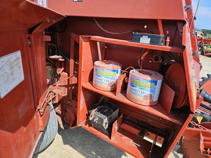 hesston-550-image-29