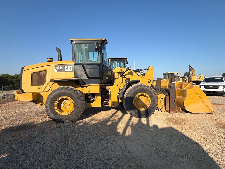 2015-caterpillar-924k-image-10