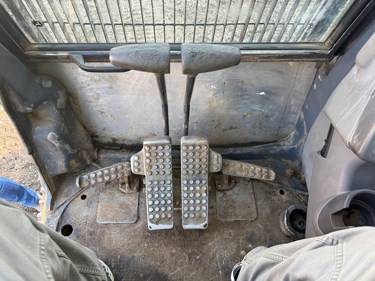 deere-200c-lc-image-27