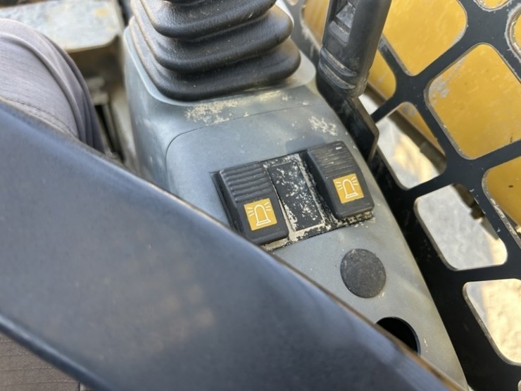 komatsu-sk820-5n-image-16