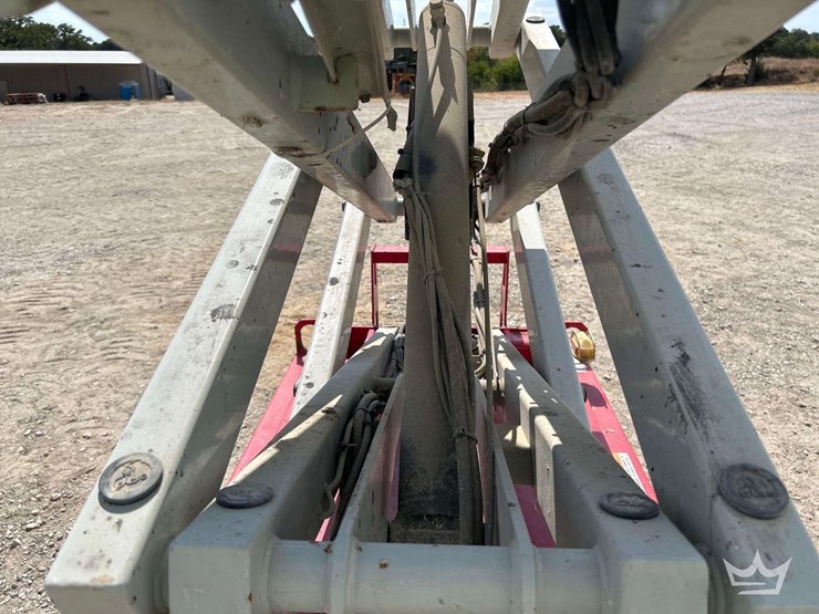mec-scissor-lift-image-9