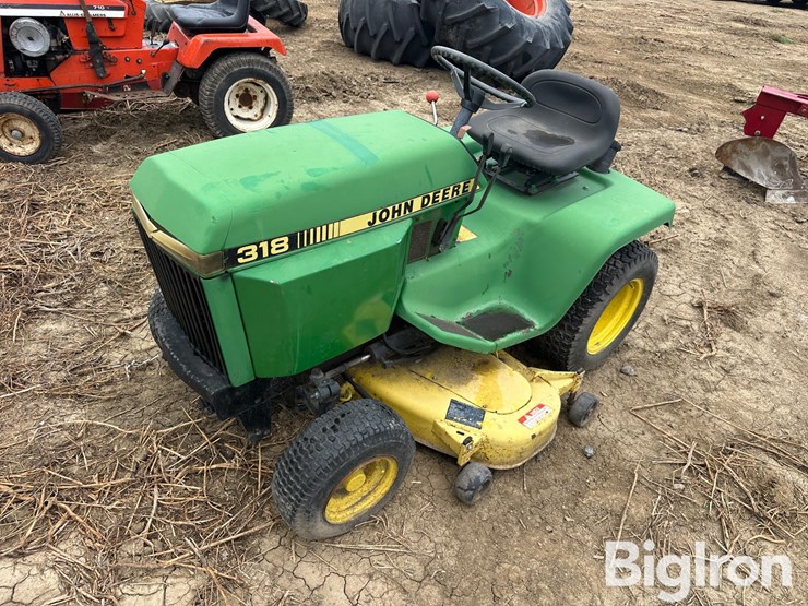 john-deere-318-image-1