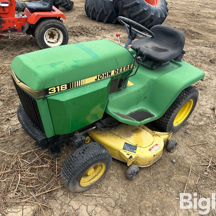 JOHN DEERE 318