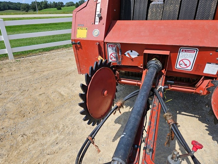 hesston-550-image-11