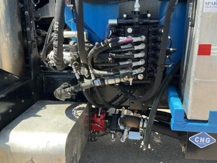 2018-peterbilt-520-image-10