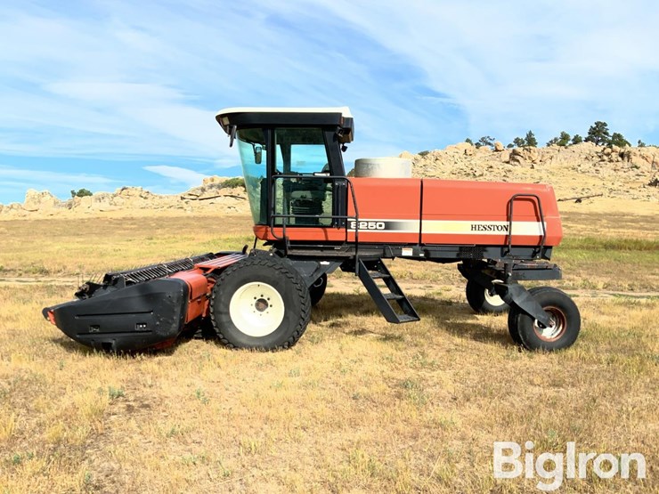 hesston-8250-image-8