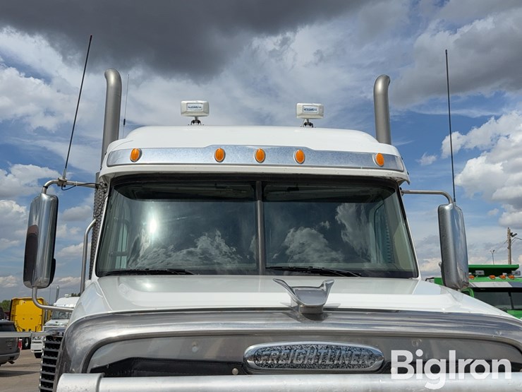 2012-freightliner-coronado-132-image-19
