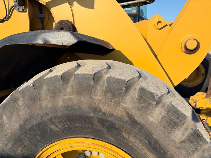 2015-caterpillar-924k-image-11