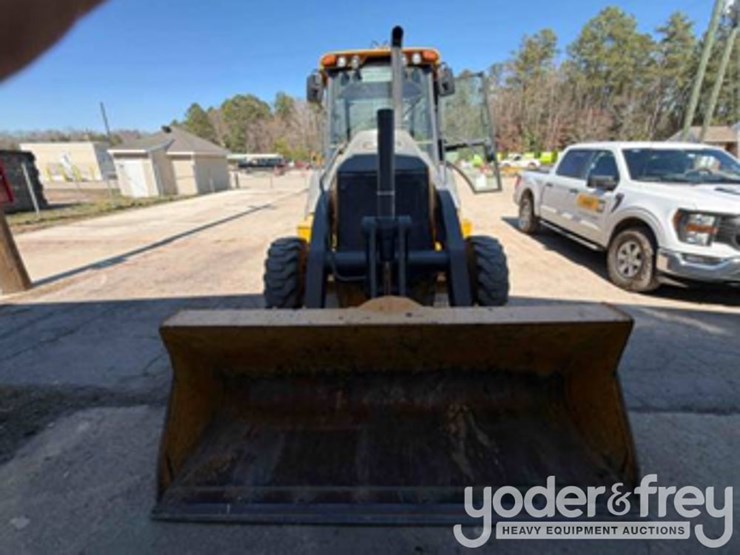 2022-deere-410l-image-6