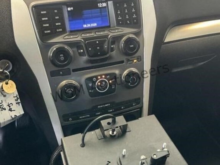 2014-ford-explorer-image-21