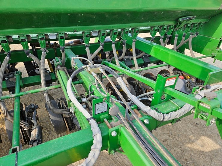 john-deere-750-image-17