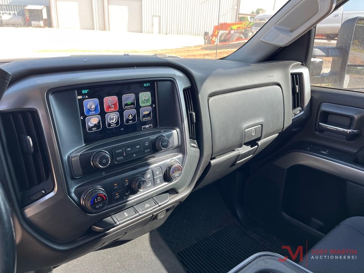 2019-chevrolet-2500-image-14