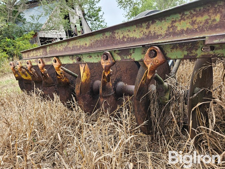 john-deere-12-image-13