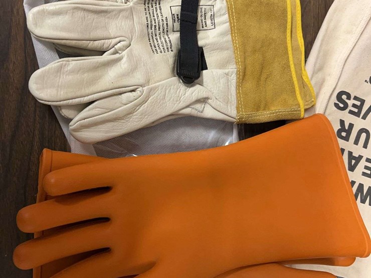 two-sets-of-arc-by-magid-insulated-lineman’s-gloves-image-2