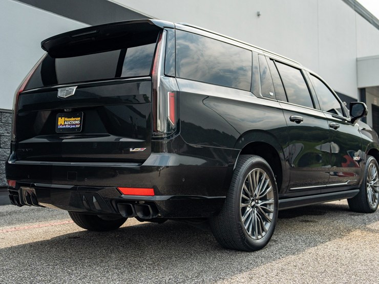 2024-cadillac-escalade-esv-image-5