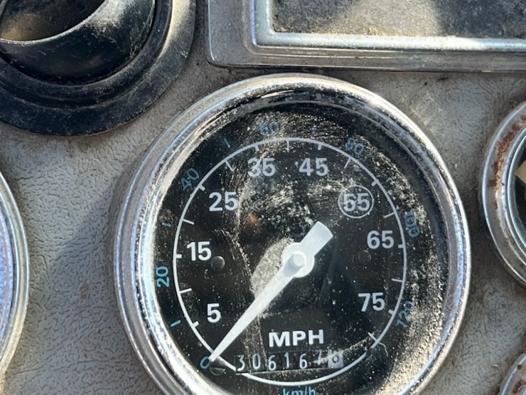 1991-ford-lt9000-image-17