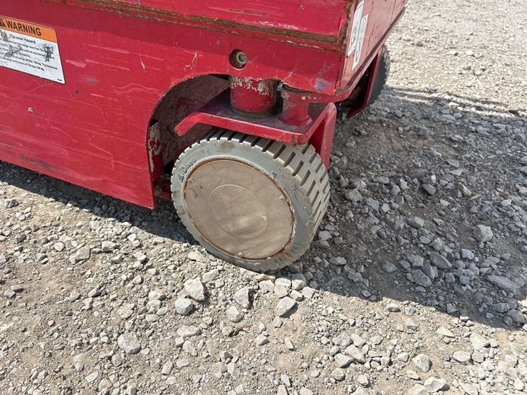 mec-scissor-lift-image-16