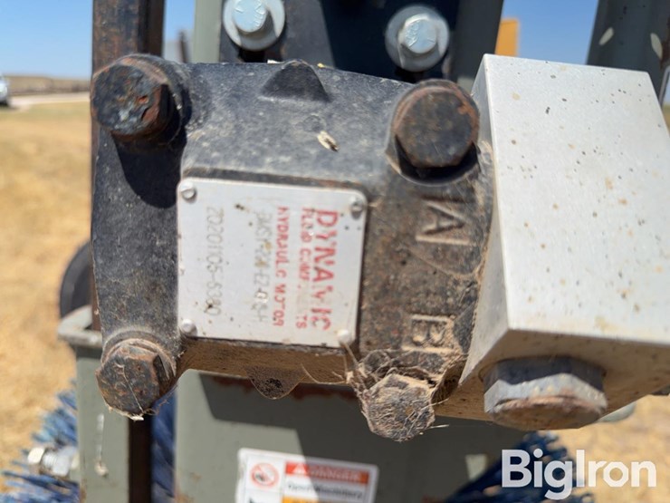 douglas-welding-&-machine-feed-bunk-sweeper-skid-steer-attachment-image-17