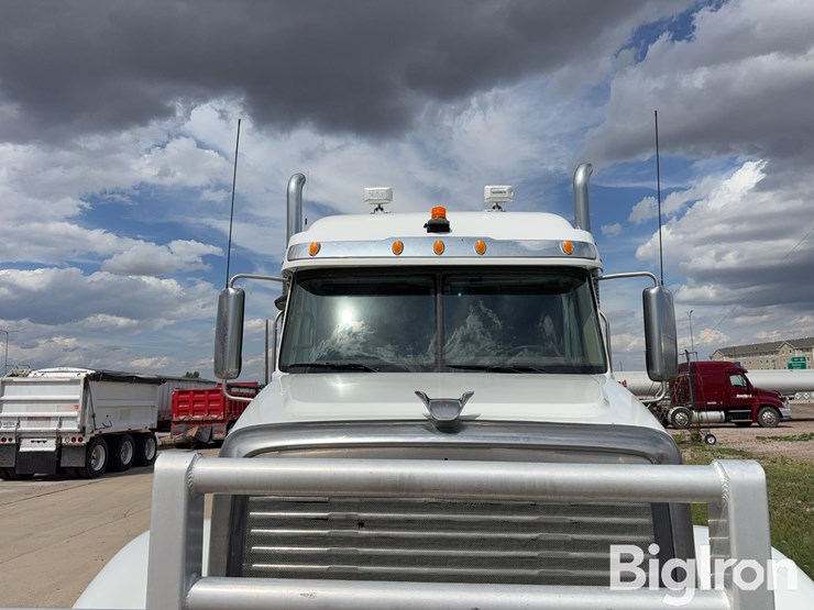 2013-freightliner-coronado-132-image-17