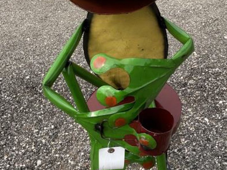 #150-•-metal-art---frog-sitting-on-stool-image-1