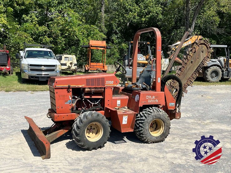 2001-ditch-witch-3700-image-1
