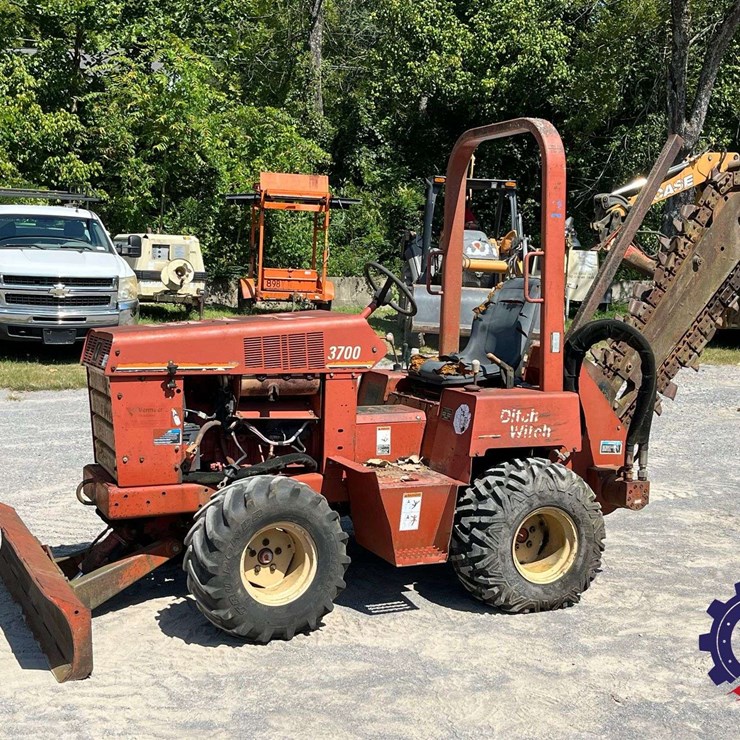 2001 DITCH WITCH 3700